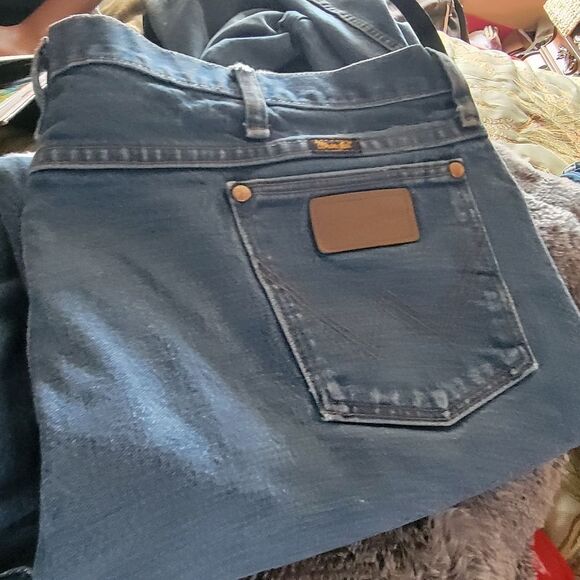 Wrangler 42x32 Blue Slim Straight Jeans with Classic Stitching - Picture 3 of 11